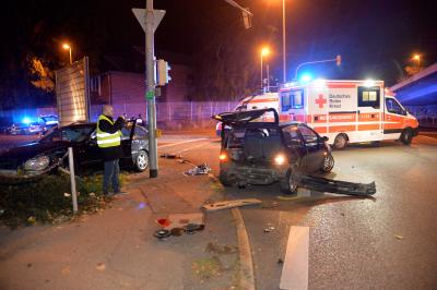 5 Verletzte nach Verkehrsunfall in Esslingen - Mercedes faehrt in mehrere Fahrradfahrer und Pkws